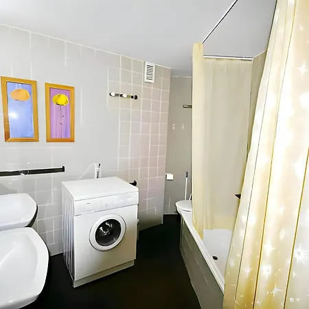 En Edificio Europa Solo Familia Hotel *