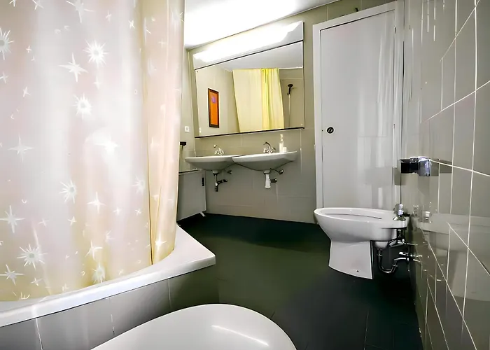 Готель En Edificio Europa Solo Familia